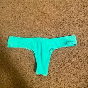 NWOT Volcom scrunch bum thong bikini bottoms